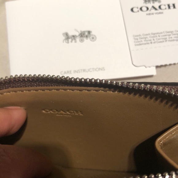 Coach - Picture 7 of 8